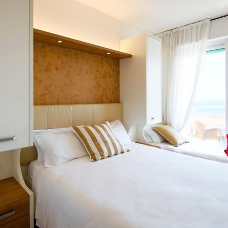 Eurhotel Rimini Bagian luar foto