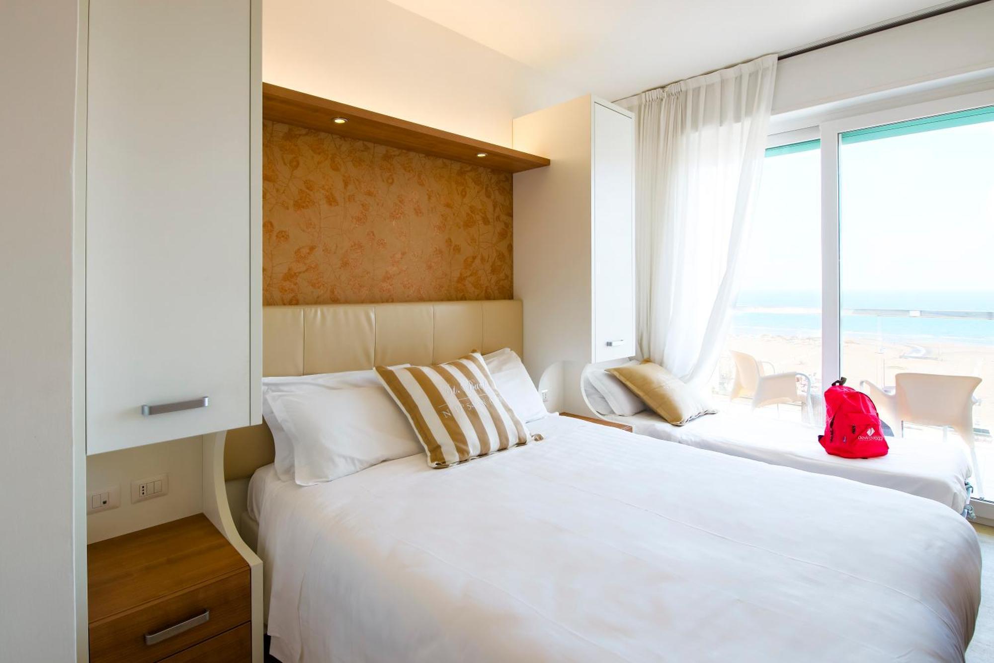 Eurhotel Rimini Bagian luar foto