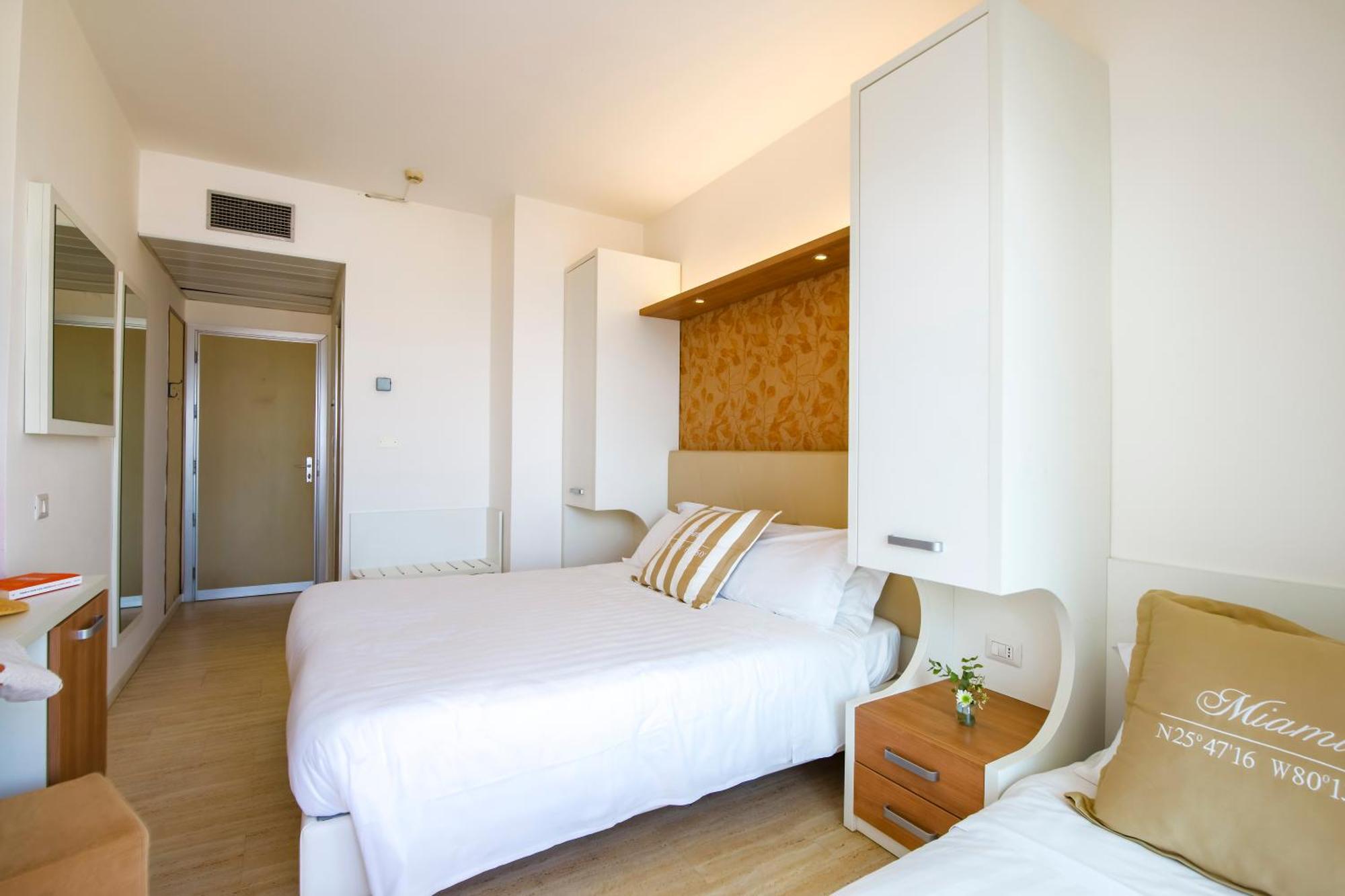 Eurhotel Rimini Bagian luar foto