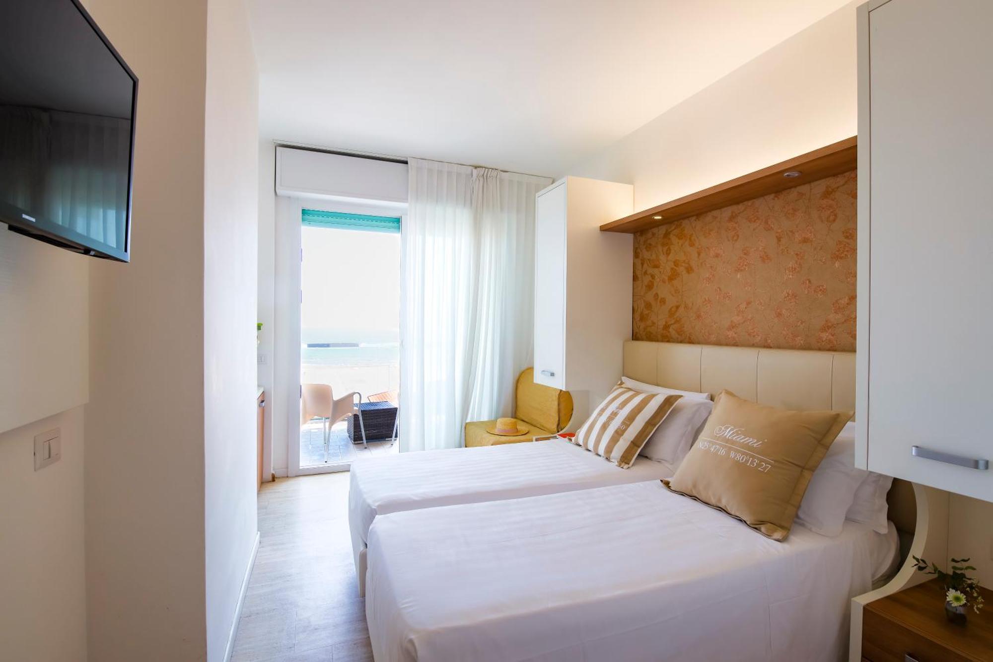 Eurhotel Rimini Bagian luar foto