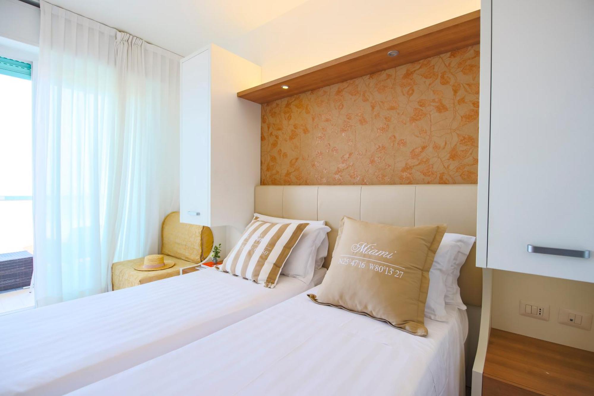 Eurhotel Rimini Bagian luar foto