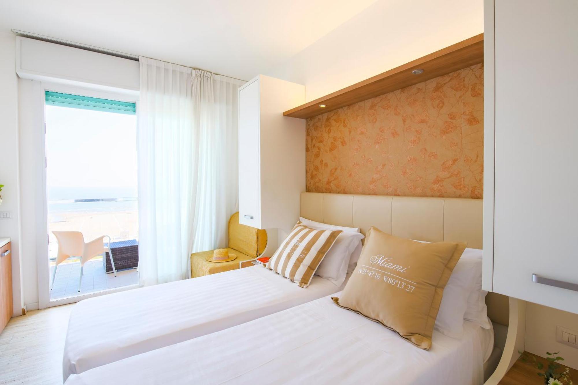 Eurhotel Rimini Bagian luar foto