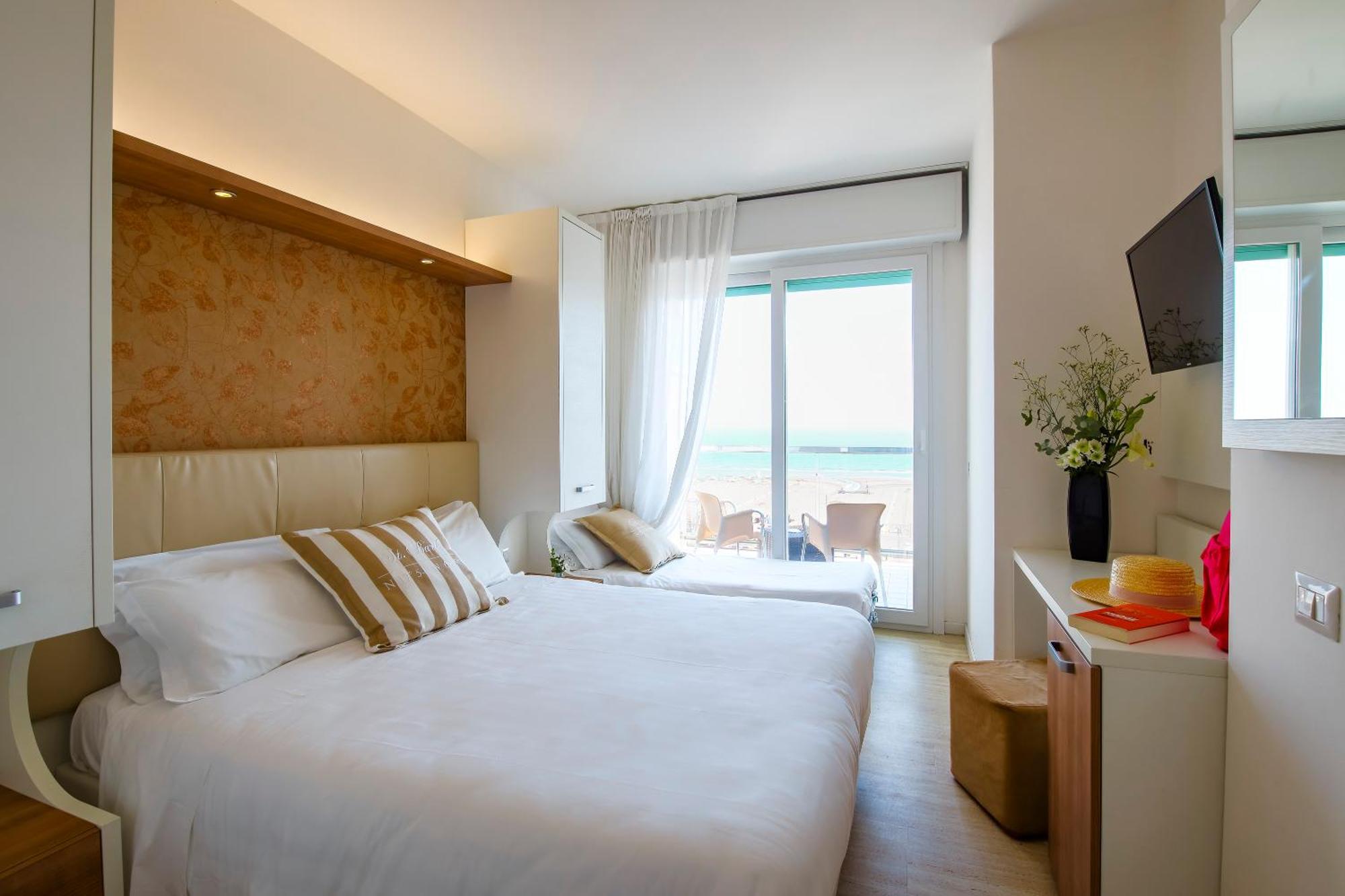 Eurhotel Rimini Bagian luar foto