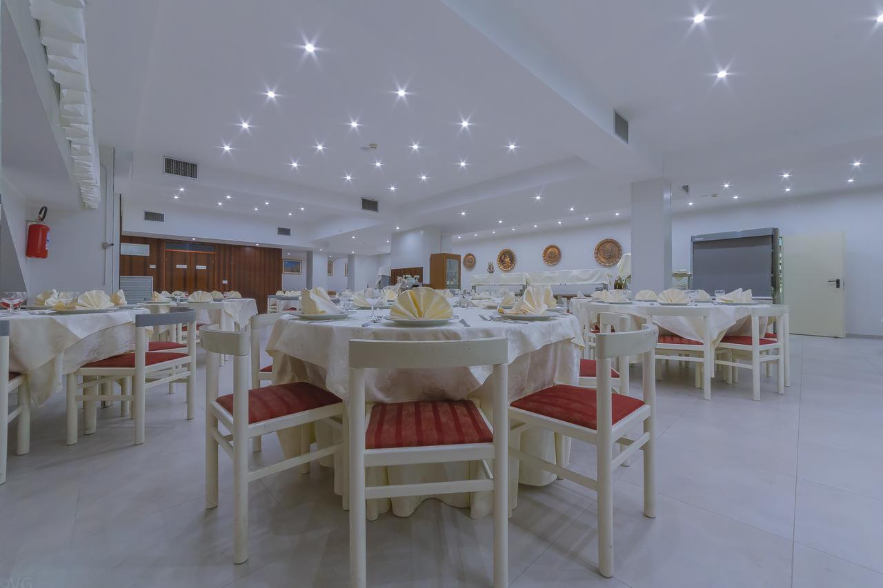 Eurhotel Rimini Bagian luar foto