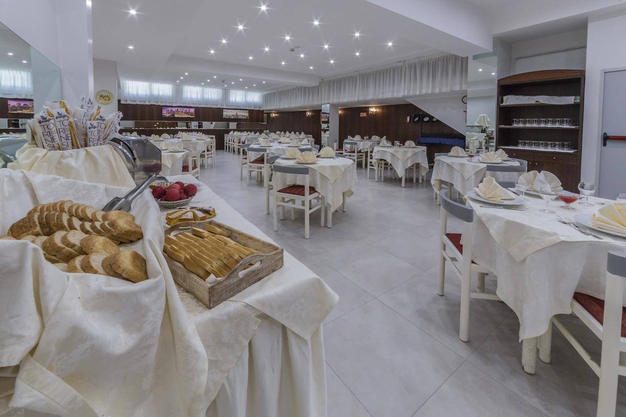 Eurhotel Rimini Bagian luar foto