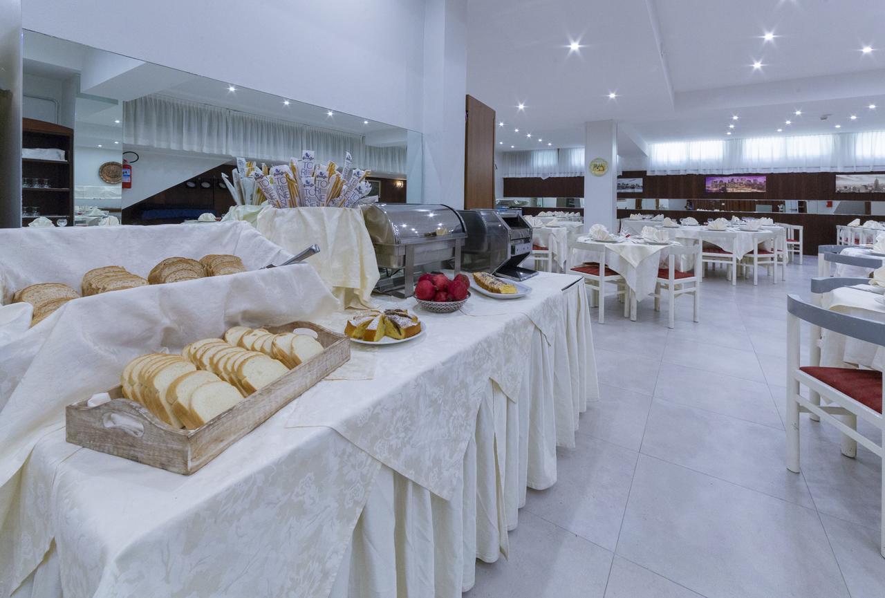 Eurhotel Rimini Bagian luar foto