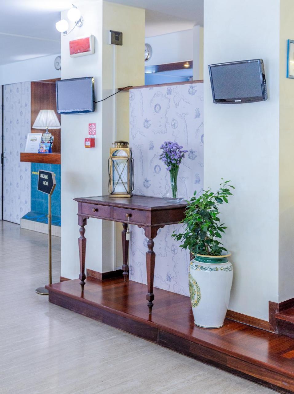 Eurhotel Rimini Bagian luar foto